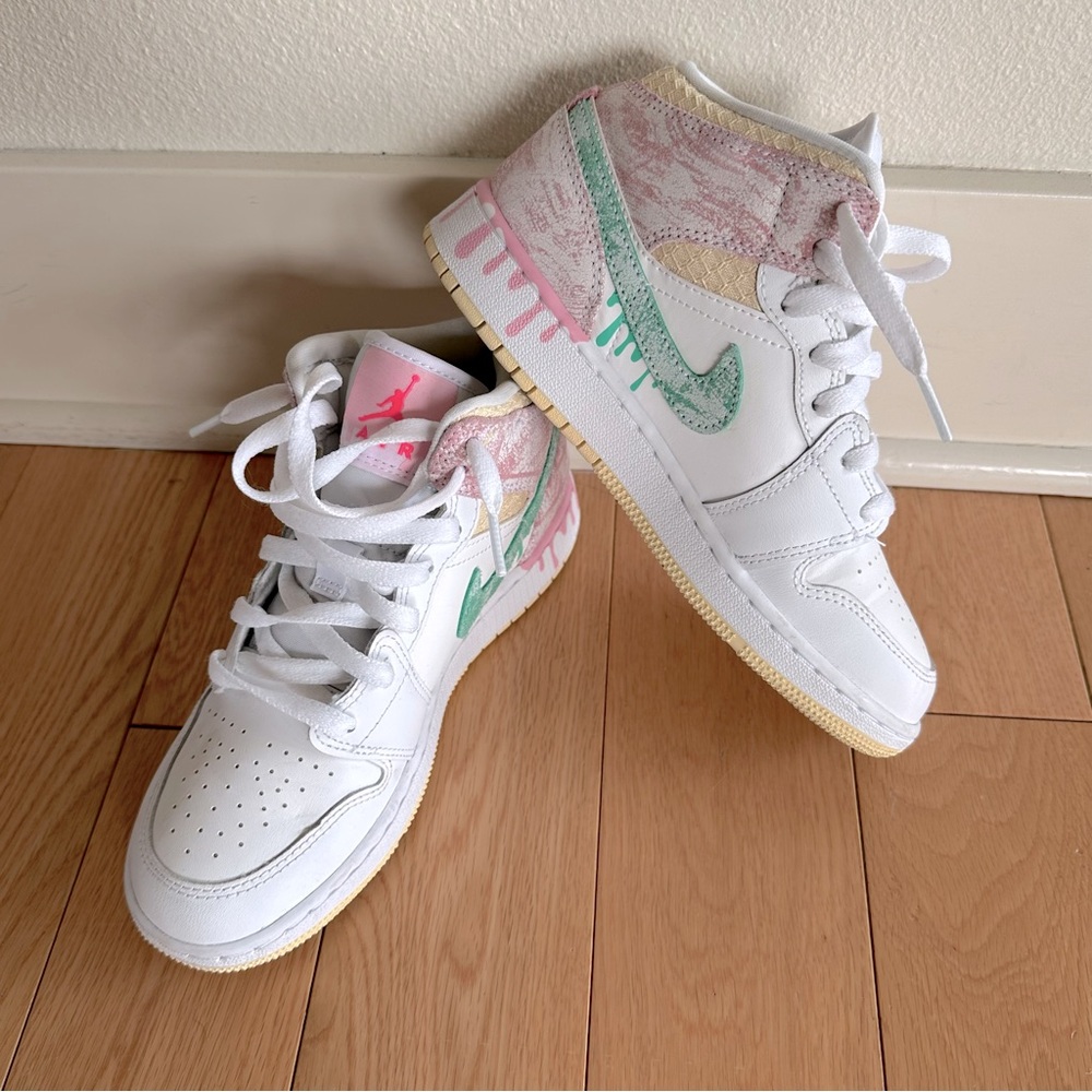 Nike Air Jordan 1 Mid SE Paint Drip GS Size 3.5 Worn Once